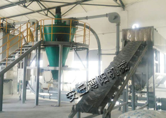 無塵輸送機(jī)搭配管鏈輸送機(jī)，就解決了車間的揚(yáng)塵問題