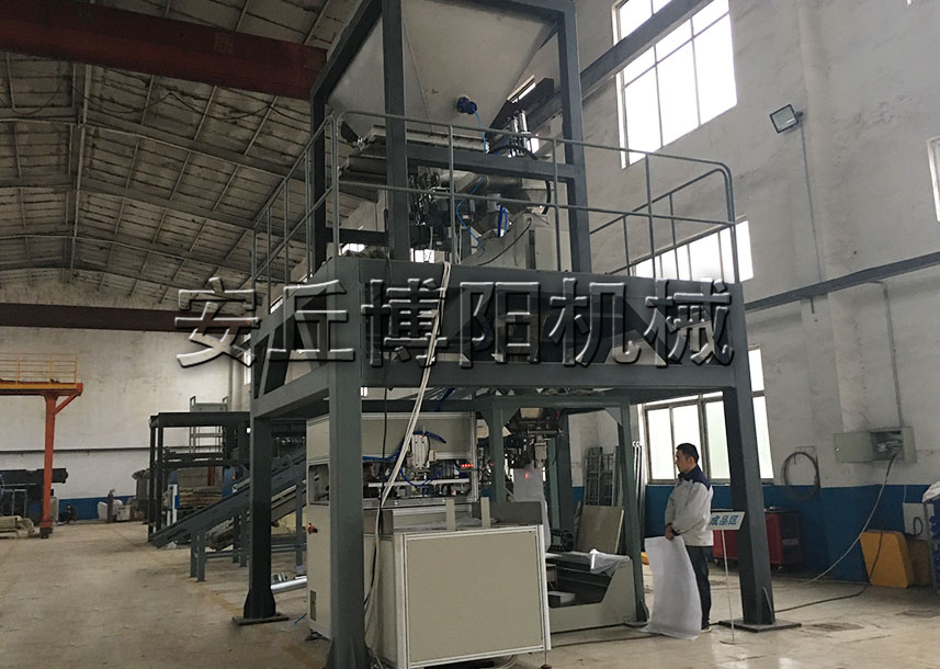食鹽全自動包裝機是如何實現(xiàn)包裝全過程無需人工作業(yè)的？
