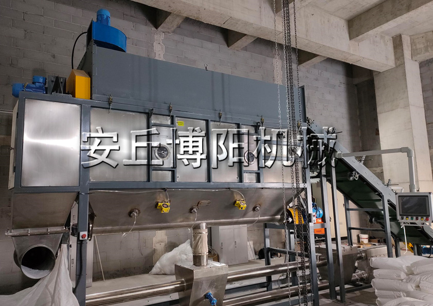 尿素顆粒自動拆包機(jī)的特點(diǎn)是什么？