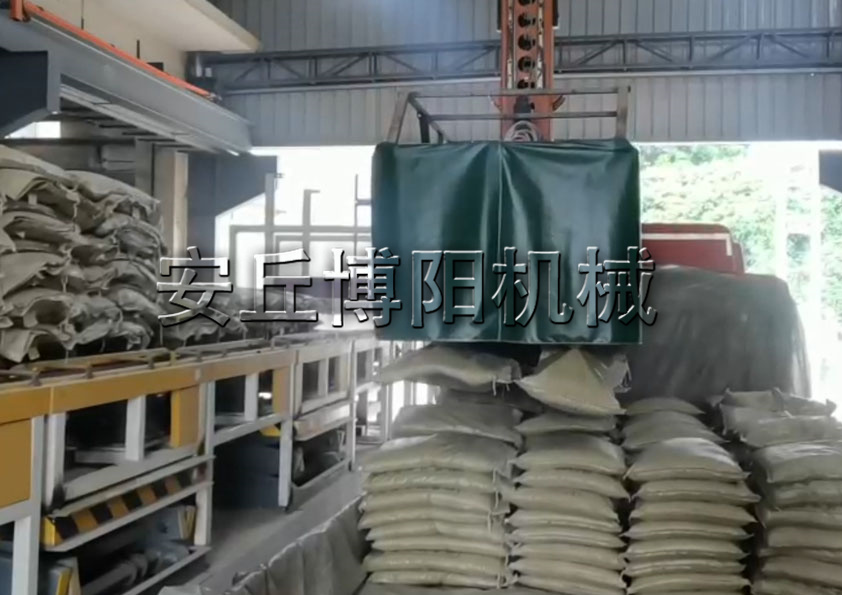 塑料顆粒全自動(dòng)裝車機(jī)的特點(diǎn)及其優(yōu)勢(shì)是什么？